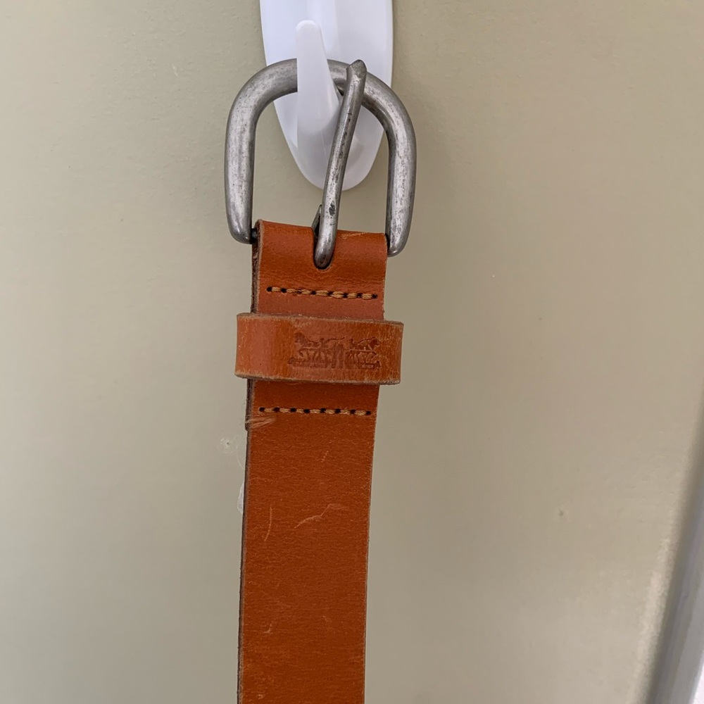 Levi’s distressed leather belt